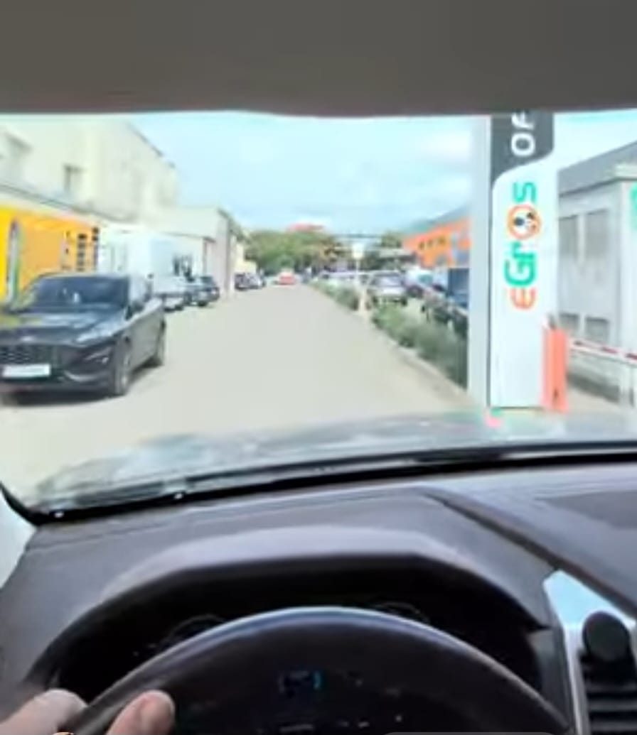 continuam pana in capatul cladirii